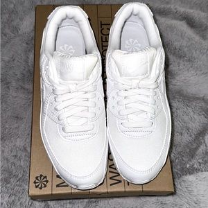 Women’s Nike Air Max 90 size 7 Brand New